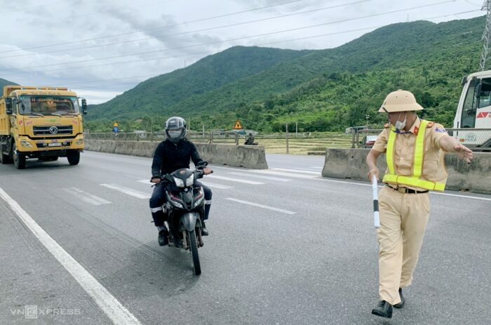 Nằm mơ thấy đang chạy xe mấy đánh gì dễ trúng